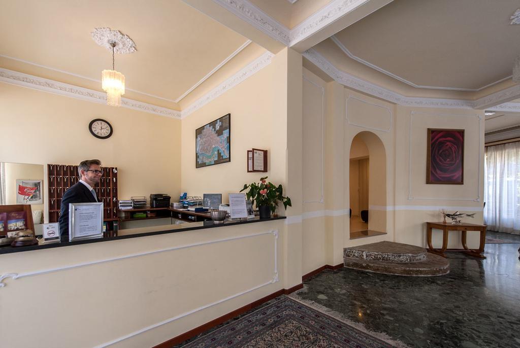 Hotel Byron Венеция Лидо Екстериор снимка