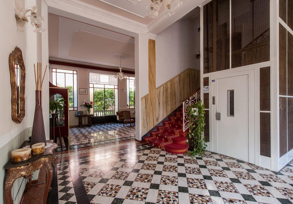 Hotel Byron Венеция Лидо Екстериор снимка