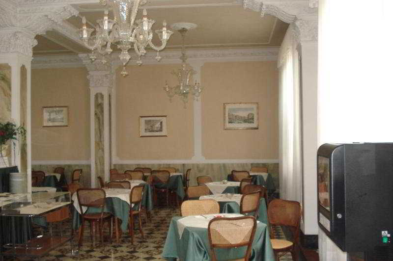 Hotel Byron Венеция Лидо Екстериор снимка